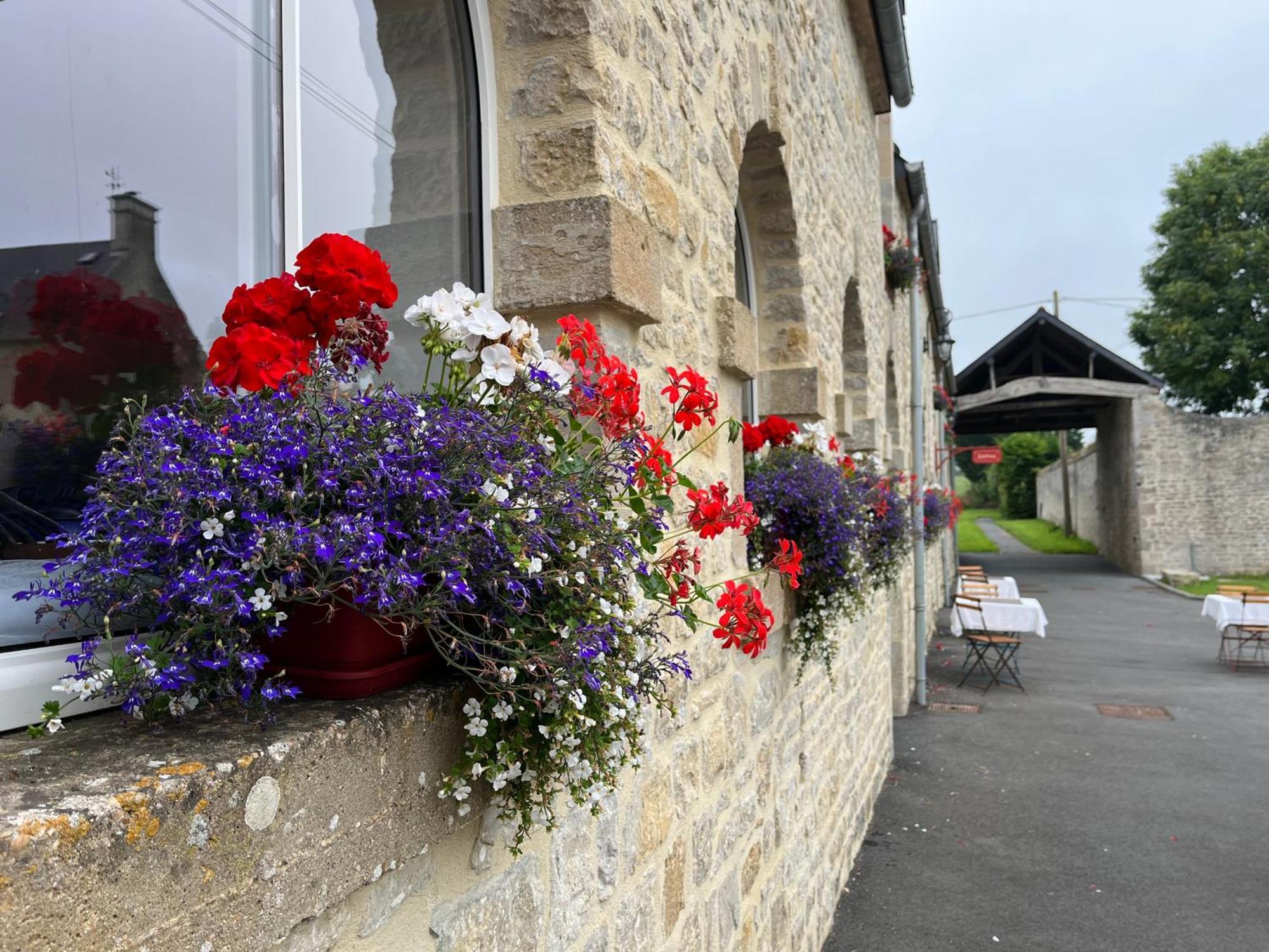 chambre d'hôtes Le Domaine de la Vallée Saint-Martin-de-Varreville Exterior foto